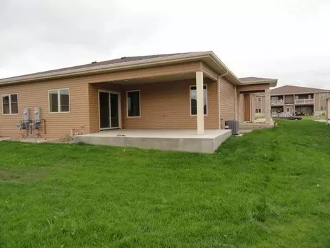 2504 Michael Ln SE, Mandan, ND 58554 photo 2