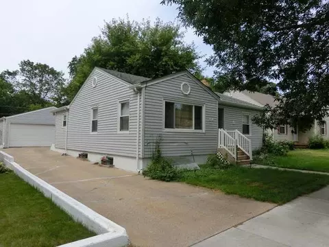 804 3rd St, Bismarck, ND 58501 photo 2