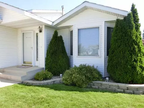 2506 9 Ave SE, Mandan, ND 58554 photo 2
