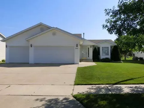 2506 9 Ave SE, Mandan, ND 58554 photo 1