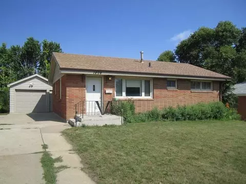 1804 Sunset Dr NW, Mandan, ND 58554 photo 1