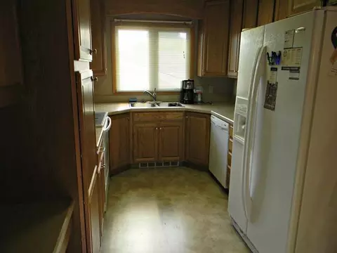 606 Wachter Ave E, Bismarck, ND 58504 photo 5
