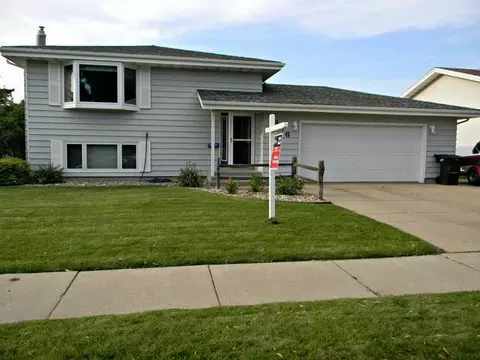 606 Wachter Ave E, Bismarck, ND 58504 photo 1