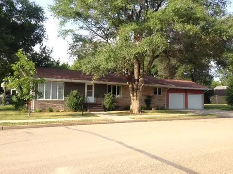 200 Elm Ave, Linton, ND 58552 photo 1