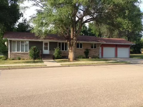 200 Elm Ave, Linton, ND 58552 photo 3