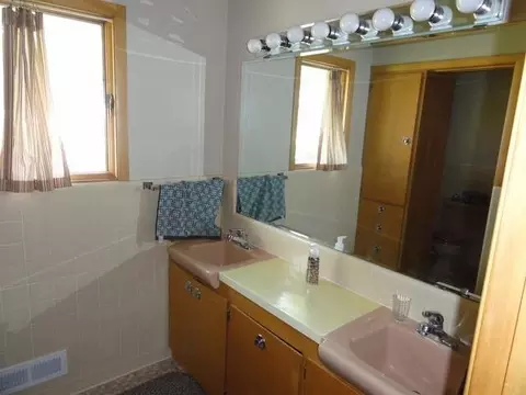105 E Avenue Ave E, Bismarck, ND 58501 photo 12