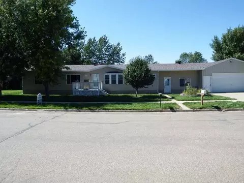4701 Cortez Cir NW, Mandan, ND 58554 photo 1