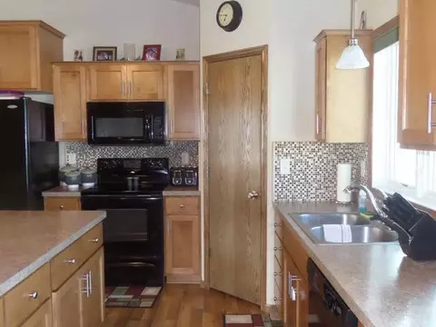 230 Brandenburg Lp, Bismarck, ND 58504 photo 3