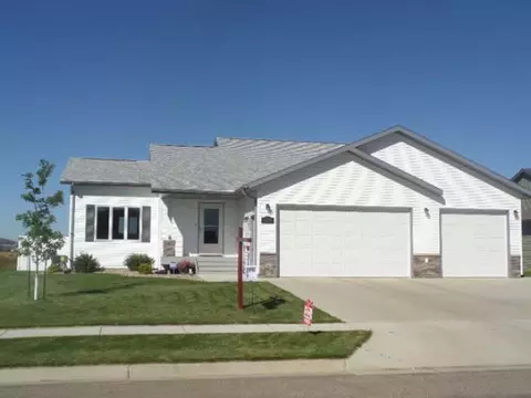 230 Brandenburg Lp, Bismarck, ND 58504 photo 1
