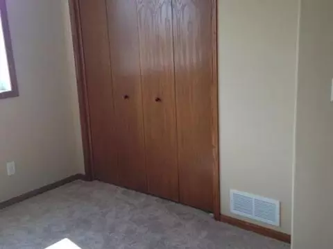 5606 Normandy St, Bismarck, ND 58503 photo 9
