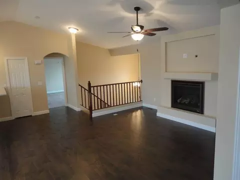 2001 Macedonia Ave SE, Mandan, ND 58554 photo 2
