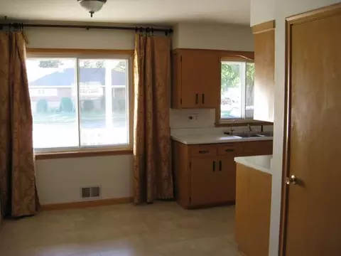 124 Sioux Ave, Bismarck, ND 58501 photo 2