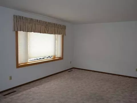1013 Beacon Ln, Beulah, ND 58523 photo 5