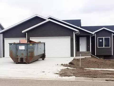 5401 Normandy St, Bismarck, ND 58503 photo 1