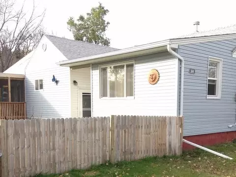 304 Kundert St, Turtle Lake, ND 58575 photo 2