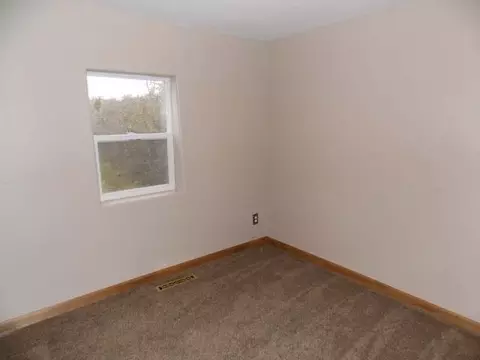 304 Kundert St, Turtle Lake, ND 58575 photo 5