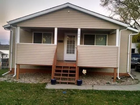 104 9 Ave NW, Mandan, ND 58554 photo 1