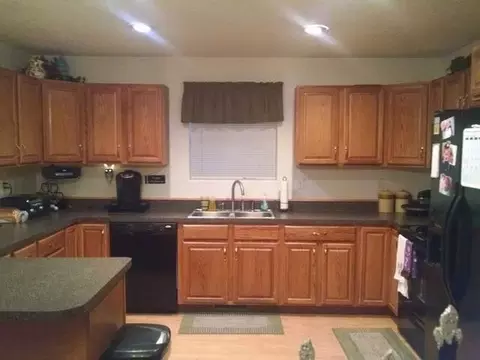 104 9 Ave NW, Mandan, ND 58554 photo 3