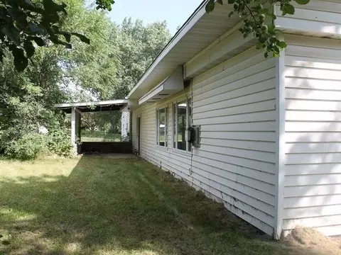 405 3rd St NW, Parshall, ND 58770 photo 2