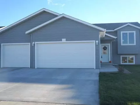 209 Brandenburg Lp, Bismarck, ND 58503 photo 1