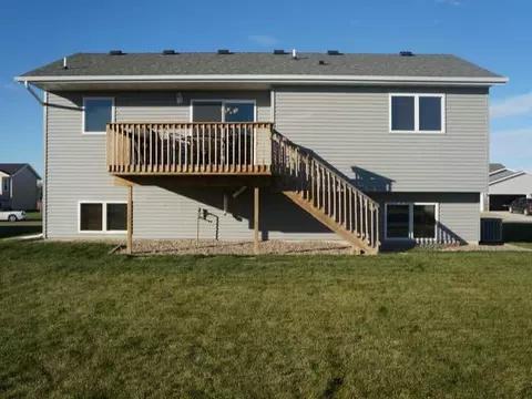 209 Brandenburg Lp, Bismarck, ND 58503 photo 2