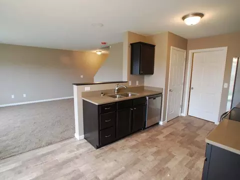 4127 Normandy St, Bismarck, ND 58503 photo 4