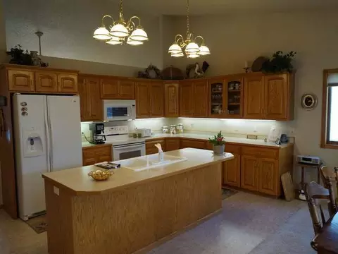 758 Interstate Ave W, Bismarck, ND 58503 photo 5