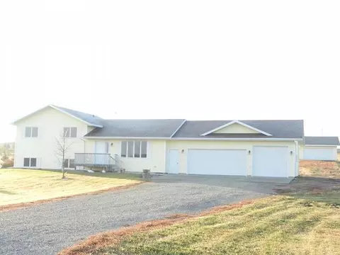 335 Ridgeland Lp, Bismarck, ND 58503 photo 2
