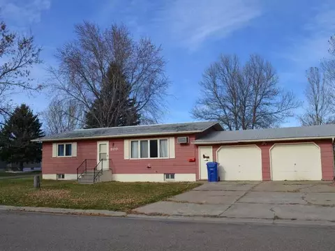 800 Cypress Dr, Beulah, ND 58523 photo 1