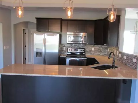 718 Calvert Dr, Bismarck, ND 58503 photo 5