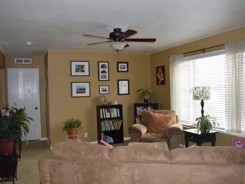 2595 Jonathan Dr N, Mandan, ND 58554 photo 3
