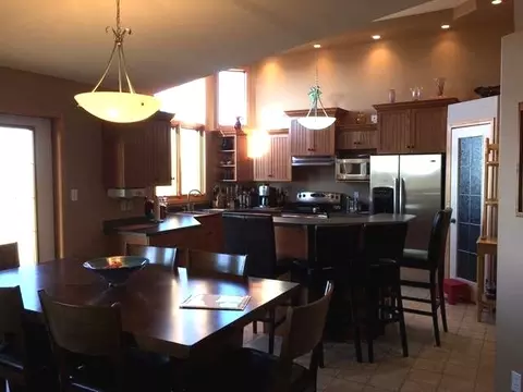 205 3rd Ave, Hettinger, ND 58639 photo 2