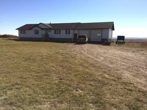 205 3rd Ave, Hettinger, ND 58639 photo 1