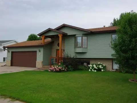 2987 Warwick Lp, Bismarck, ND 58504 photo 1