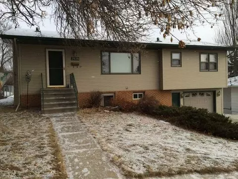 2920 B Ave E, Bismarck, ND 58501 photo 2