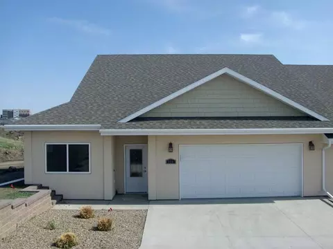 624 Calgary Ave E, Bismarck, ND 58503 photo 1