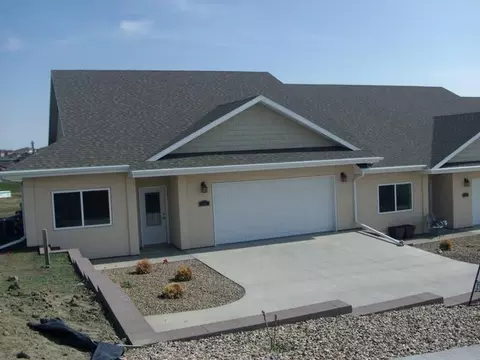 624 Calgary Ave E, Bismarck, ND 58503 photo 2