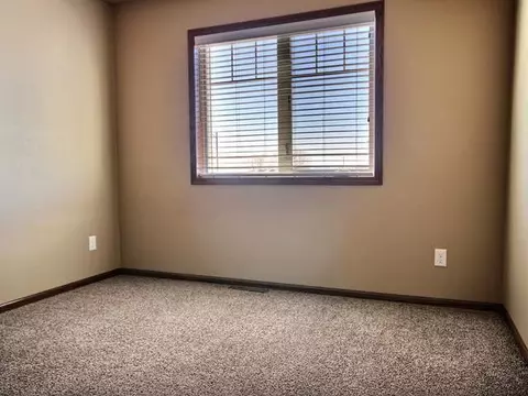 1160 Santa Fe Ave, Bismarck, ND 58504 photo 11