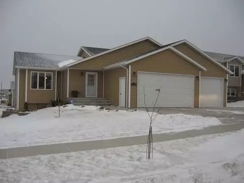 5524 Niagara Dr, Bismarck, ND 58503 photo 1