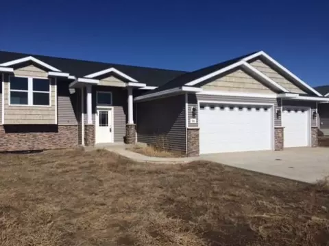 804 Canyon Rd, Mandan, ND 58554 photo 1