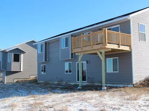 804 Canyon Rd, Mandan, ND 58554 photo 2