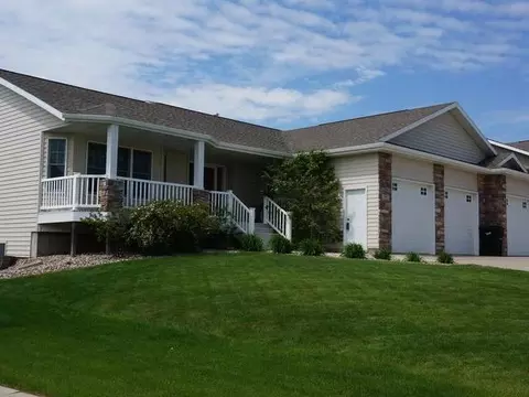 2913 Sleepy Hollow Lp, Bismarck, ND 58501 photo 2