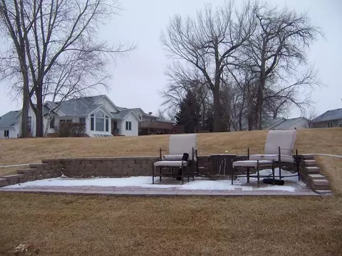 3008 Northshore Loop SE, Mandan, ND 58554 photo 4