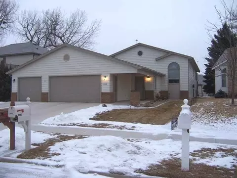 3008 Northshore Loop SE, Mandan, ND 58554 photo 2