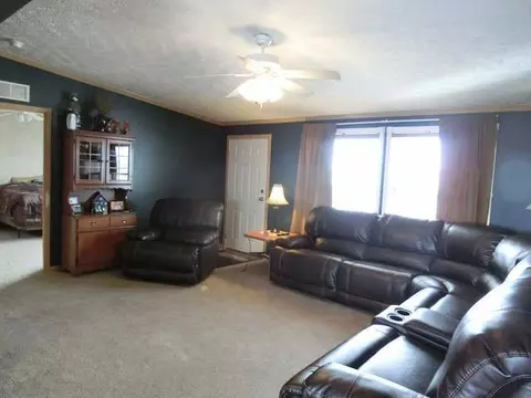 2591 Jonathan Dr N, Mandan, ND 58554 photo 2
