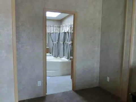 2591 Jonathan Dr N, Mandan, ND 58554 photo 12