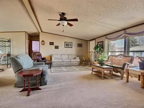 4518 Camden Lp, Bismarck, ND 58503 photo 2