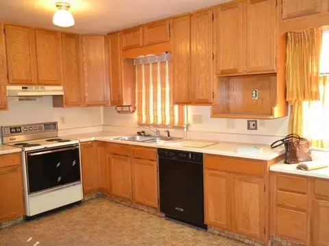133 Arikara Ave E, Bismarck, ND 58501 photo 2
