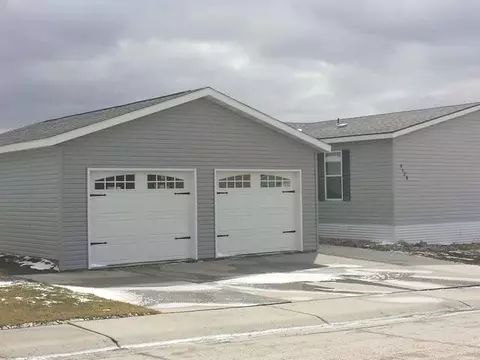 5129 Sumter Cr, Bismarck, ND 58503 photo 1