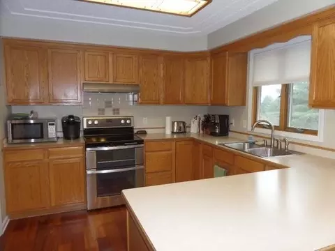 905 Alberta Ave, Bismarck, ND 58503 photo 2